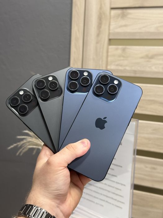 iphone 15 pro max 256gb blue/black titanium.