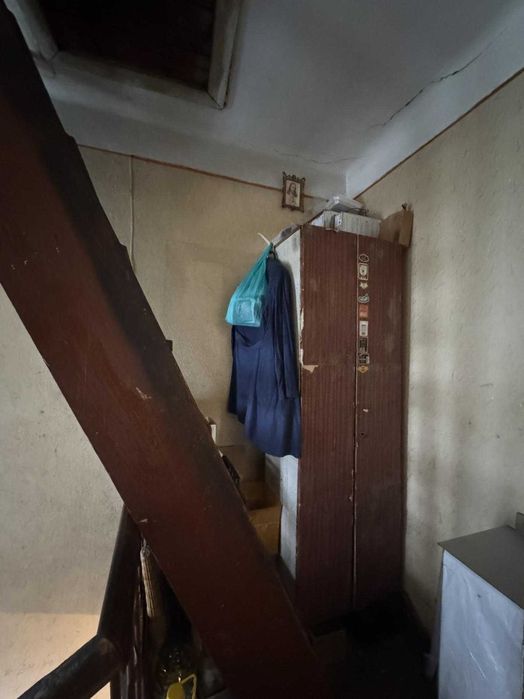 Продаж будинку з земельною ділянкою в центрі