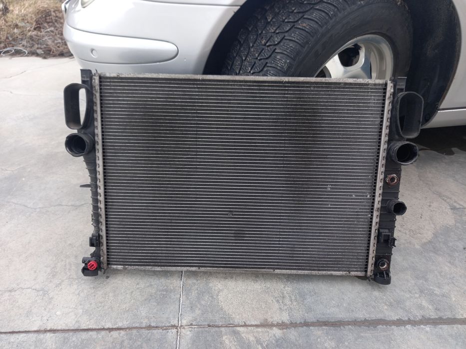 Радіатор Мерседес w211