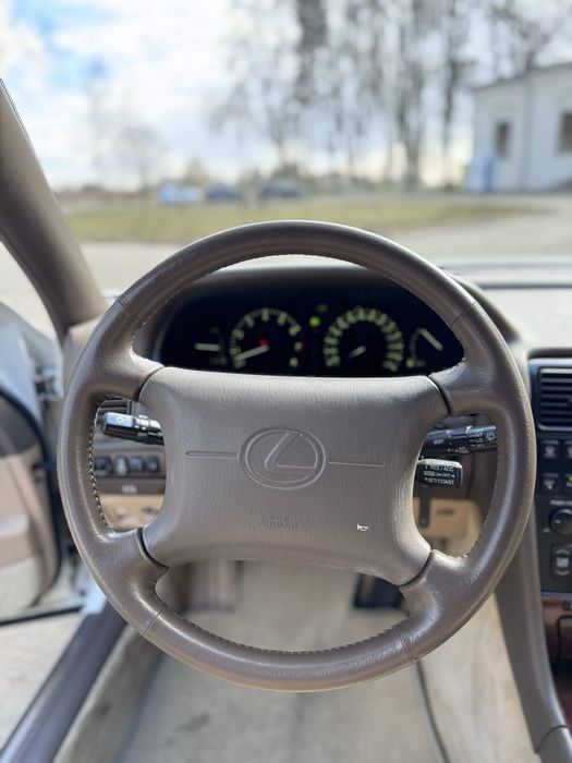 Lexus LS 400 UCF 10