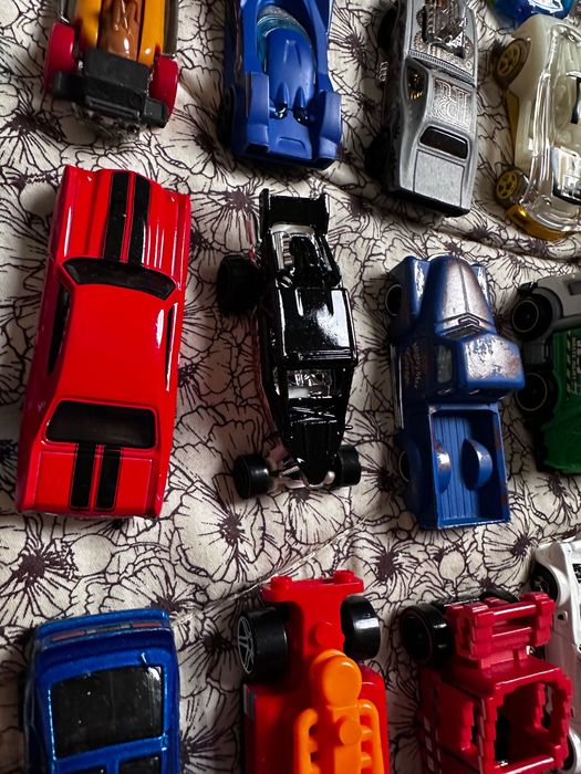 Zestaw resoraków Hot Wheels - 134 sztuki
