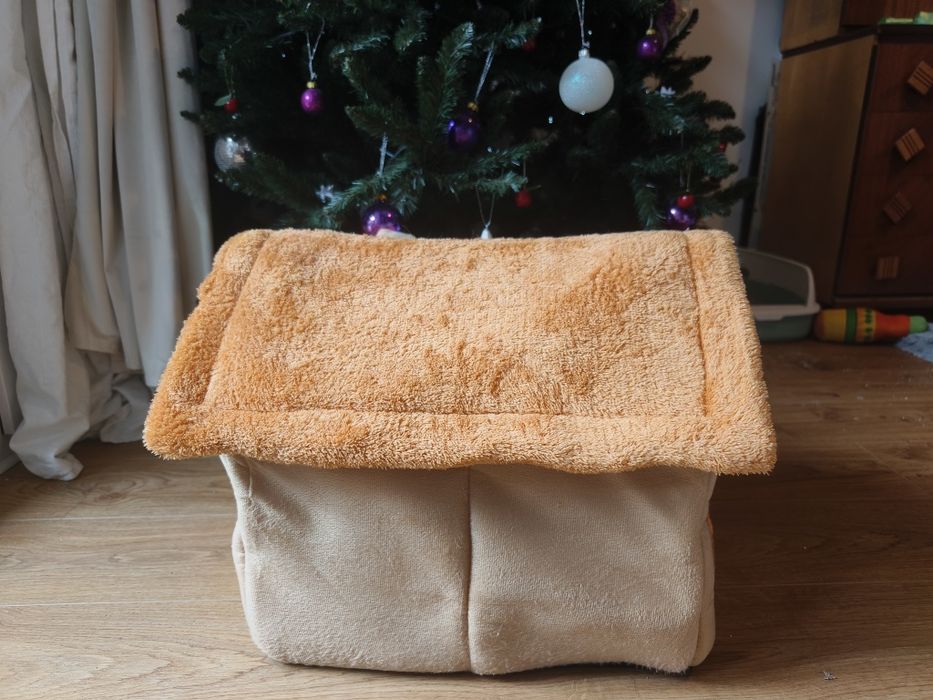 Pluszowy domek, legowisko dla kota 45 x 40 cm