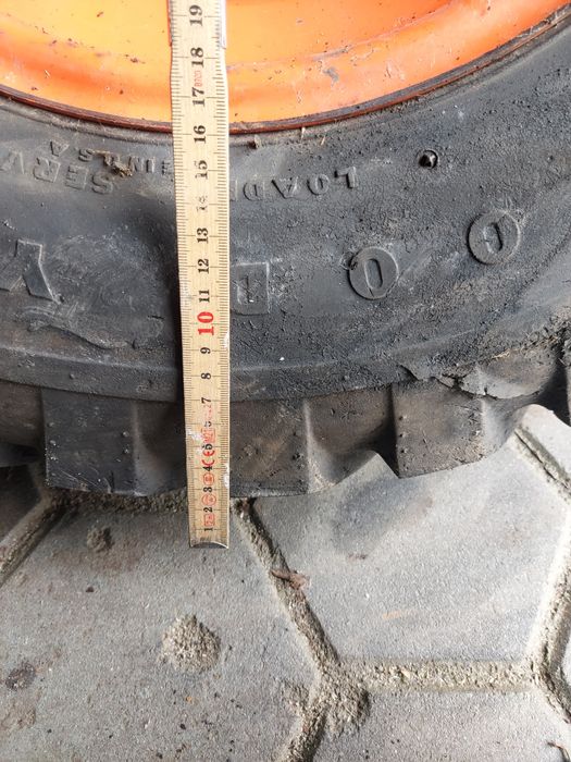 Rodas bobcat completas c/pneus rígidos