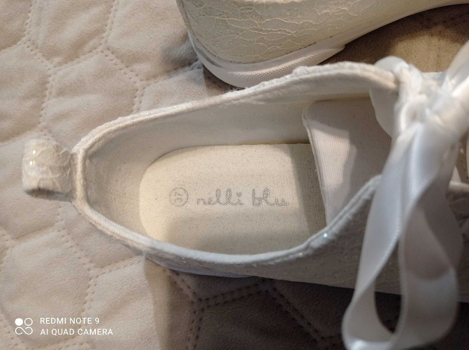 Buty koronkowe dla dziewczynki