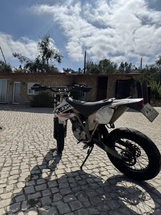 AJP PR3 125cc 2011