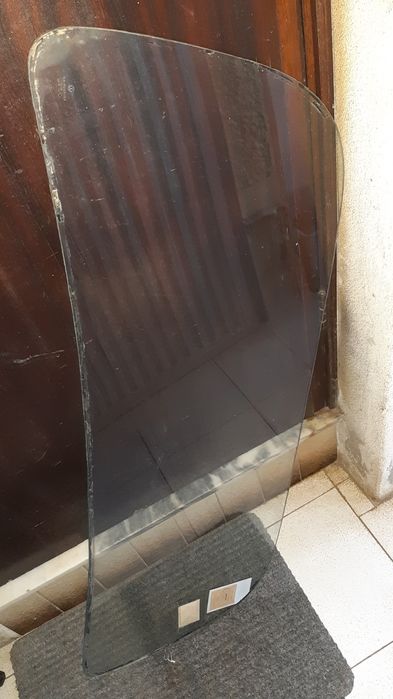 Carocha - vidro frente; frente mala e parte trás do motor