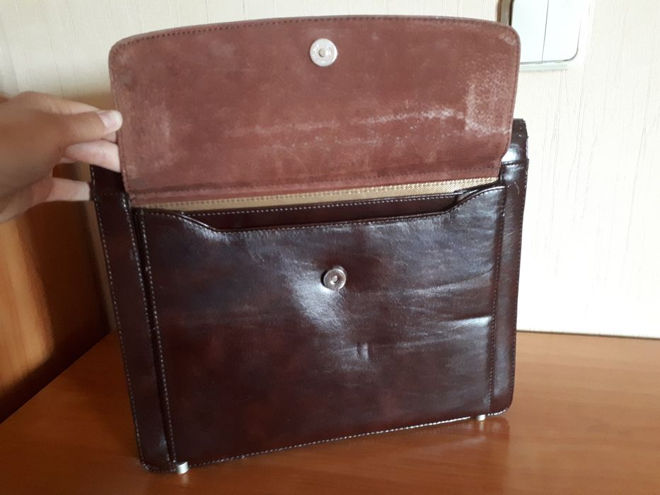 Кожаный портфель. Женский