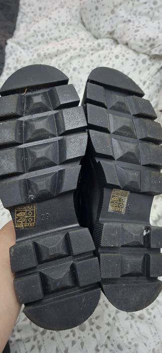 Sapatos pretos tam 39