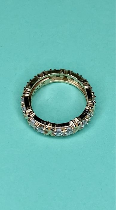 Каблучка з діамантами в стилі Tiffany.