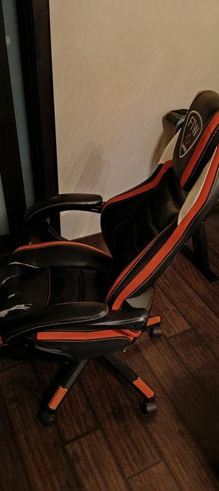 Продам игровое кресло