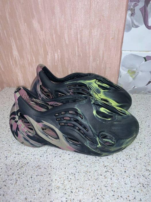 Мужские кроссовки, тапочки Adidas Yeezy Foam RNNR MX Carbon. 42р. 27см