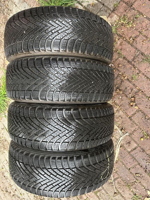 Pirelli шини зима майже нові 205/55 R16 резина комплект