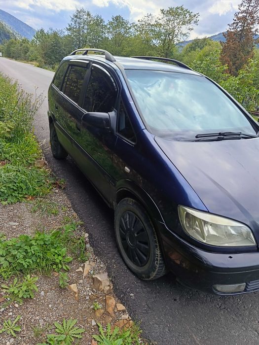 Автомобіль Опель зафіра а