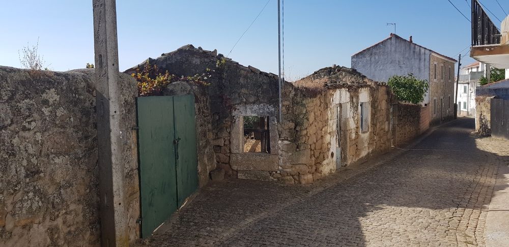 Vende-se casa para reconstruir, aceito proposta