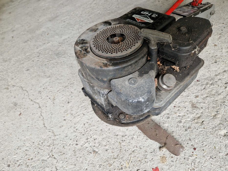 Silnik spalinowy do kosiarki Briggs & Stratton 3HP AT 3600 RPM 148CC