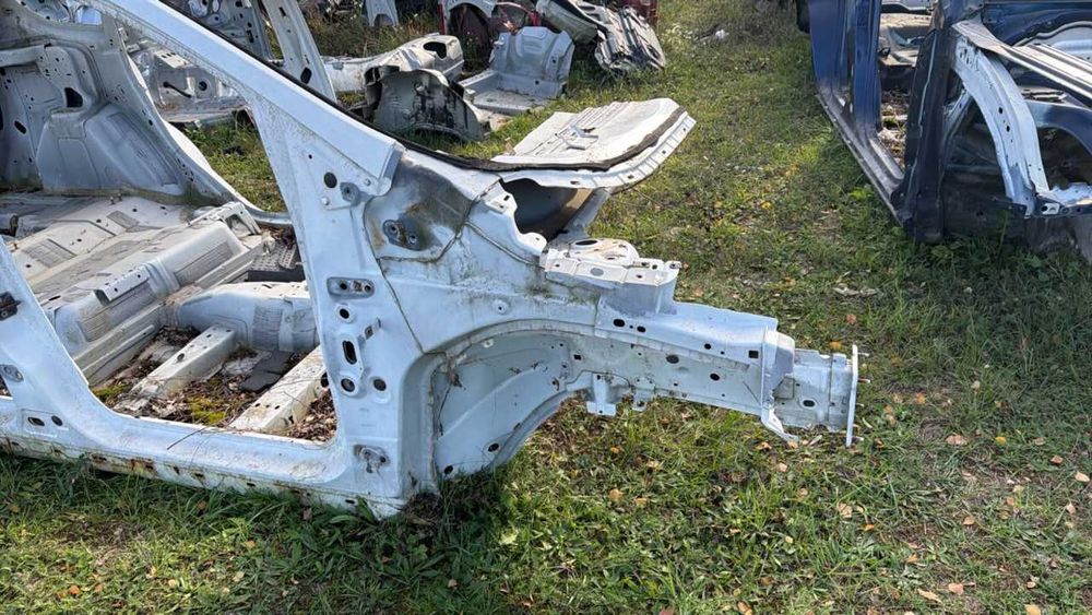 Чверть кузова передня права Ford Escape MK3 2013-2019 YZ Білий Авторозбірка