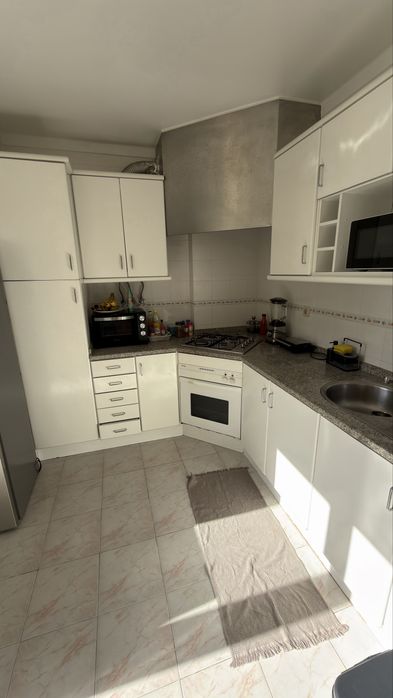 Quarto solteiro(a) entrecampos
