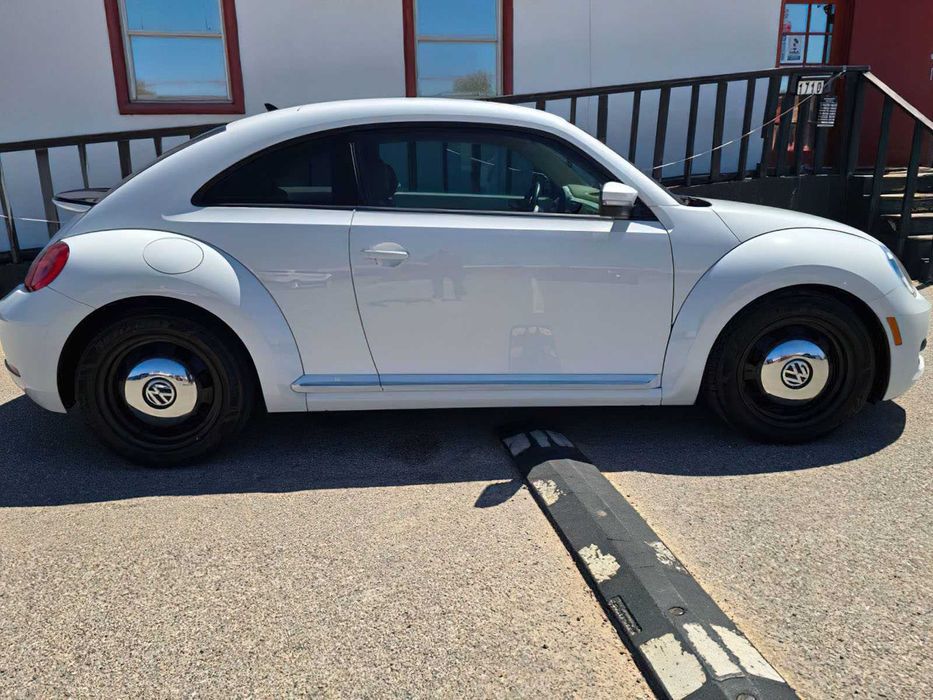 Volkswagen Beetle SE      2016