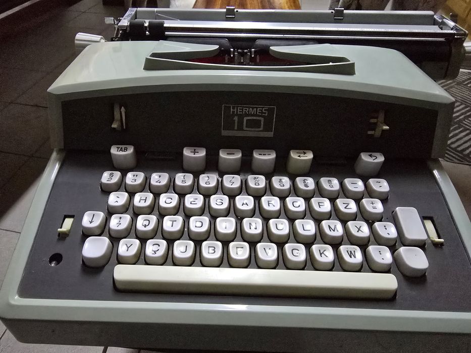 Máquina antiga escrever - HERMES 10