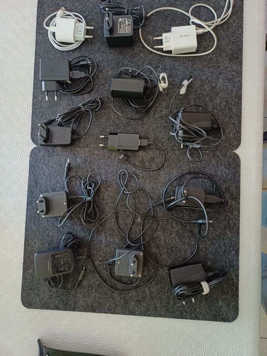 Vários equipamentos electrónicos