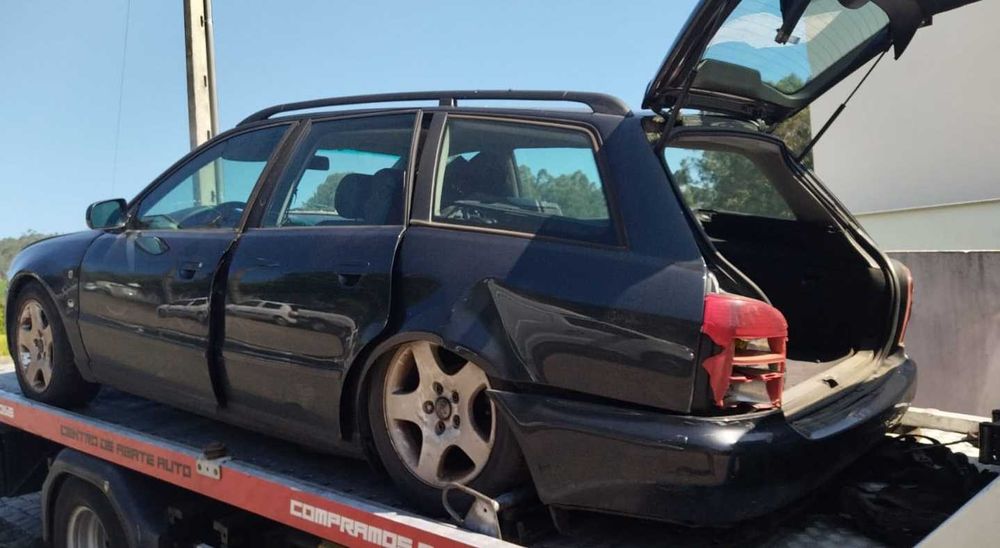 Audi A4 1.9 TDI 110 CV 1997 | PARA PEÇAS |