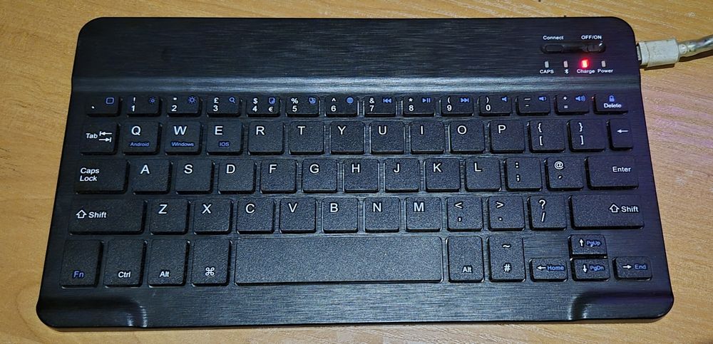 Безпровідна клавіатура Bluetooth 3.0