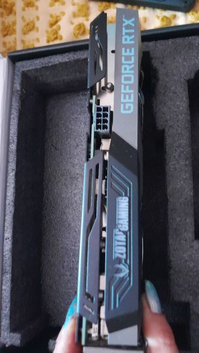 Відеокарта Zotac GAMING GeForce RTX 3060 і AMP Holo 8G