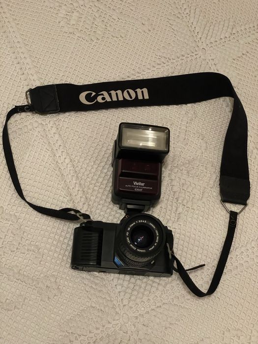 Máquina Canon T50 + Flash Vivitar 636AF