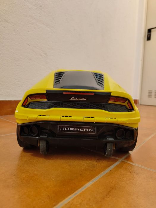 Mala criança lamborghini