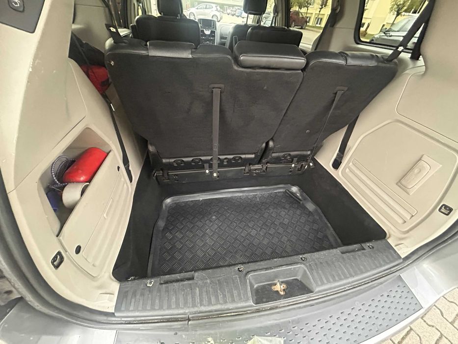 Chrysler Town Country 2013 rok