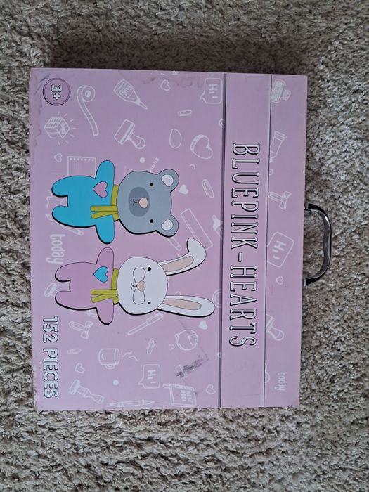 Отдам детский игрушечный чемоданчик с мелками и карандашами