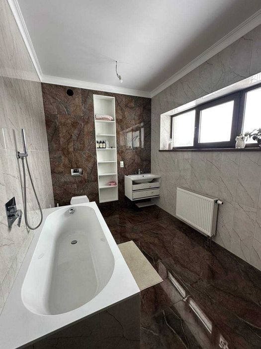 Продам сказочный домик на лужайке в селе Богдановка (Броварской р-н)