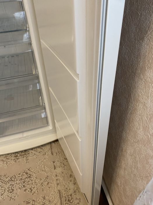 Продам морозильную  камеру ZANUSSI(no frost)
