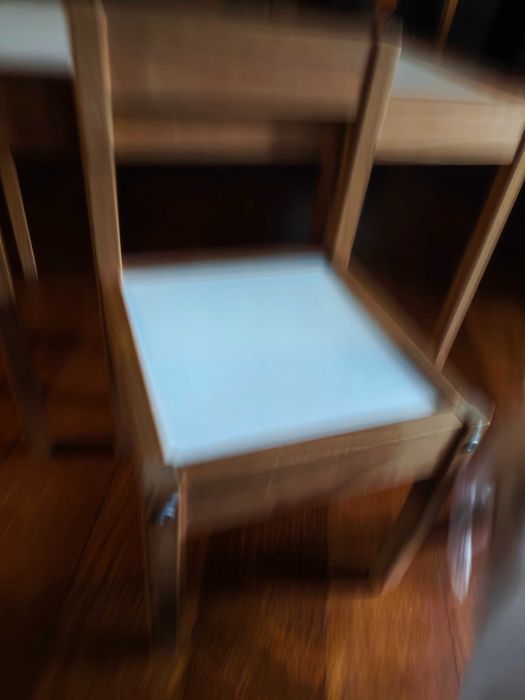 Mesa p/ criança c/ 2 cadeiras (ikea)