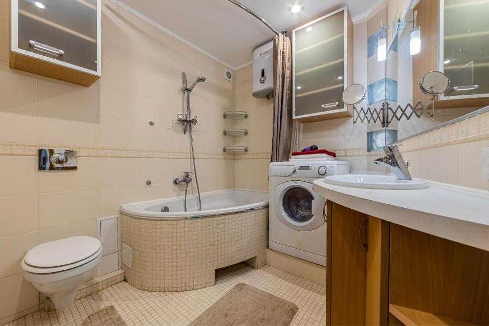 Квартира 3 комнатная посуточно в центре, Коновальца, 15 м Печерская