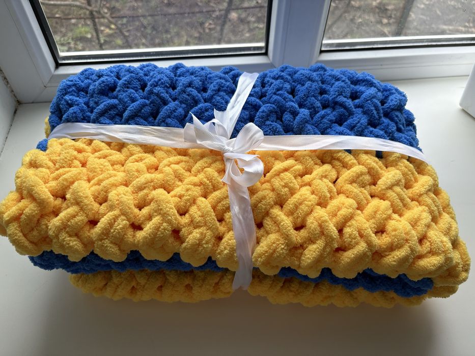 Вʼязані пледи,конверти на виписку,в коляску