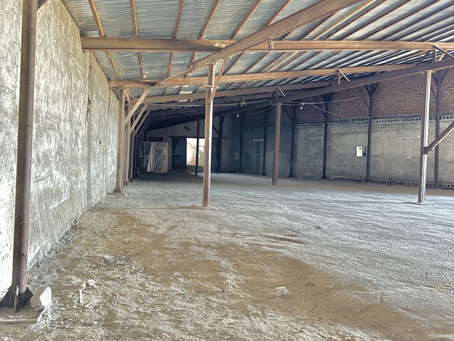 Будівля з приміщеннями виробничого,складського чи офісного призначення