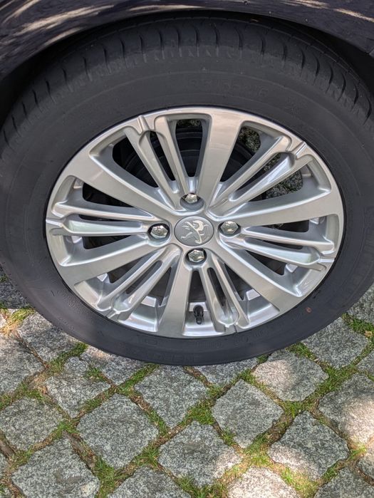 Peugeut 208 COMO NOVO
