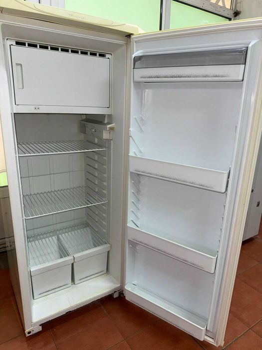 Холодильник, полностью рабочий и обслуженный