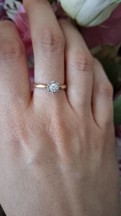 Pierścionek zaręczynowy rozmiar 8, 585, 11 diamentów, SI/ H 0.25 ct