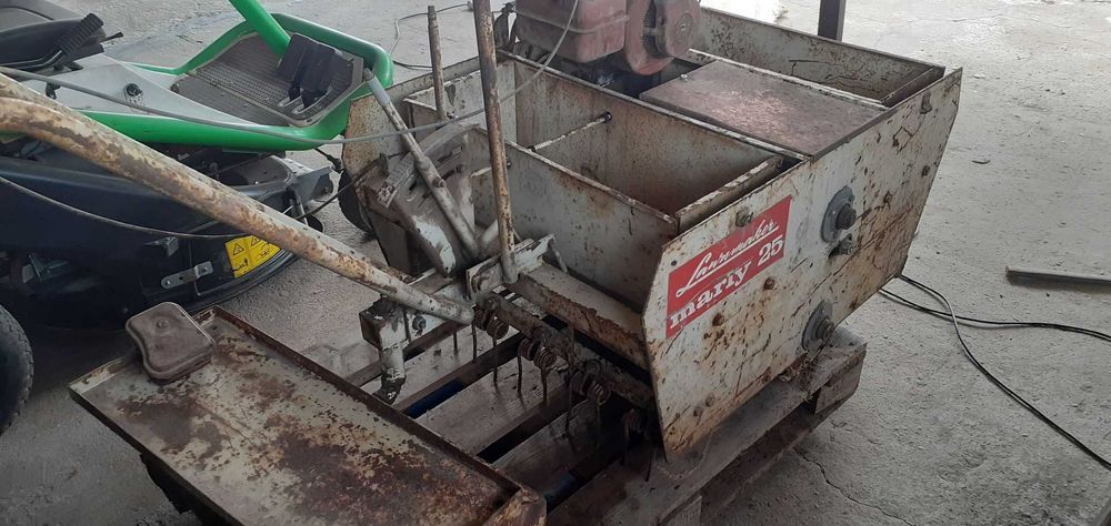 Siewnik Do Trawy Nasion Spalinowy Napęd