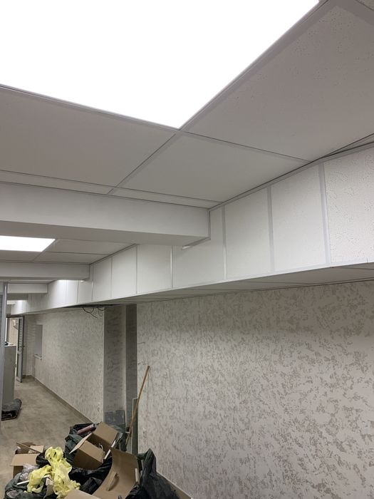 Монтаж подвесного потолка Армстронг.