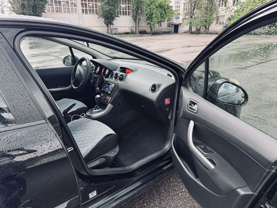 Peugeot 308 2008 року