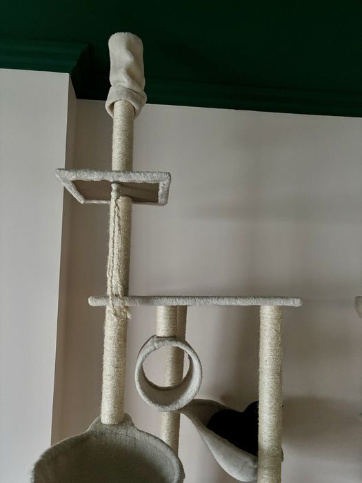 Arvore para gatos grande de cor bege