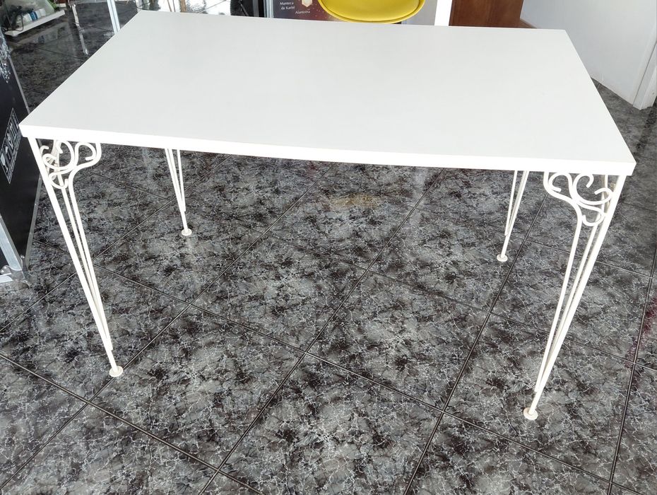 Mesa branca  lacada super linda