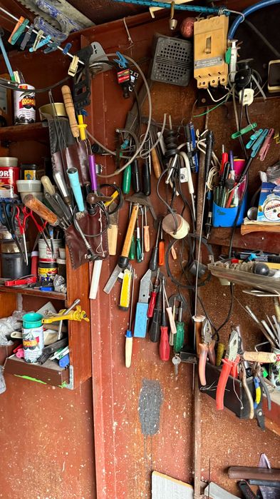 Продам гараж на ул. Паустовского с  инструментами!