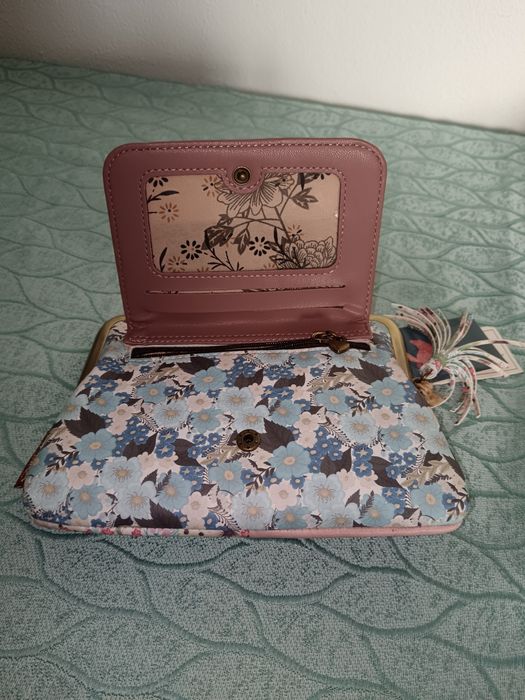 Carteira com porta moedas, fecho e porta cartões