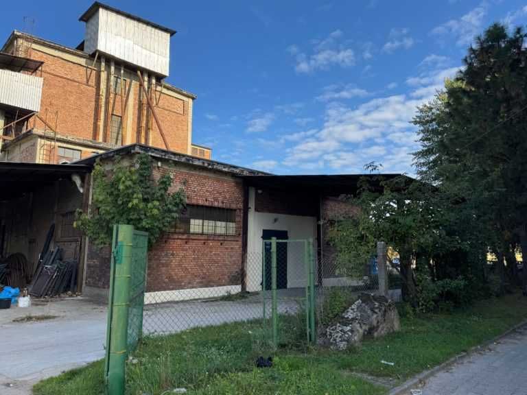 Hala magazynowa na terenie kompleksu Polenmarkt