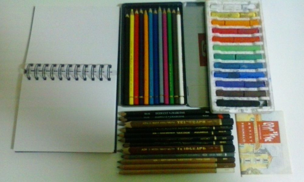 material diverso de artes (nunca utilizado ou com muito pouco uso)