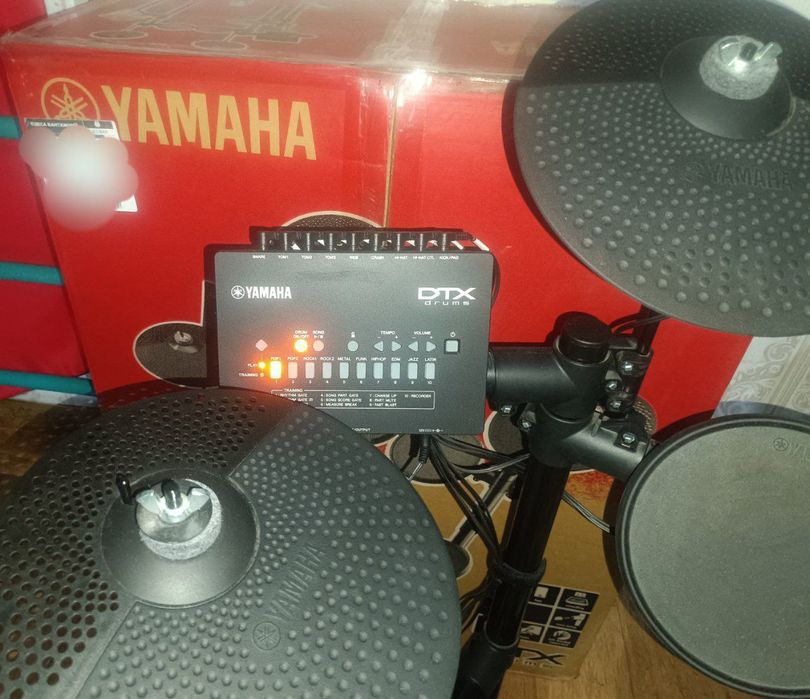 Продам Електронну ударну установку YAMAHA DTX402K